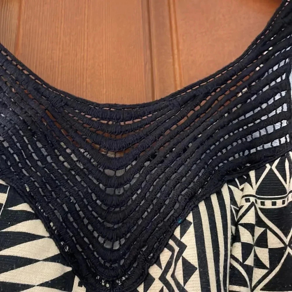 ELODIE cream and black womans crop tank top - Picture 4 of 7
